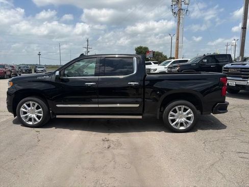 Used 2025 Chevrolet Silverado 1500 High Country AWD/4WD image 3