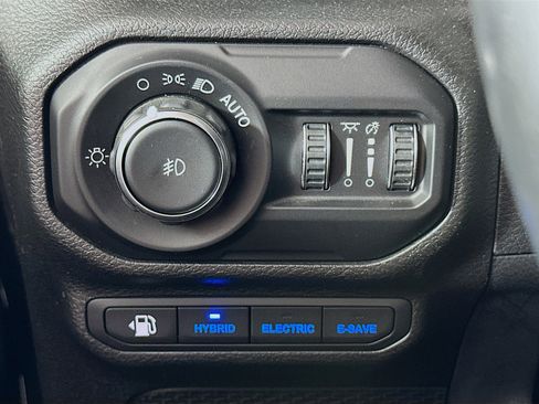 Used 2022 Jeep Wrangler Sahara image 16