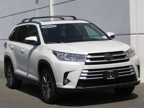 Certified 2019 Toyota Highlander XLE AWD/4WD image 2