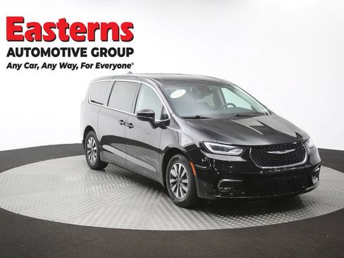 Used 2023 Chrysler Pacifica Touring-L FWD image 52
