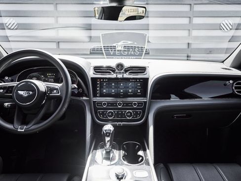 Used 2022 Bentley Bentayga AWD/4WD image 50
