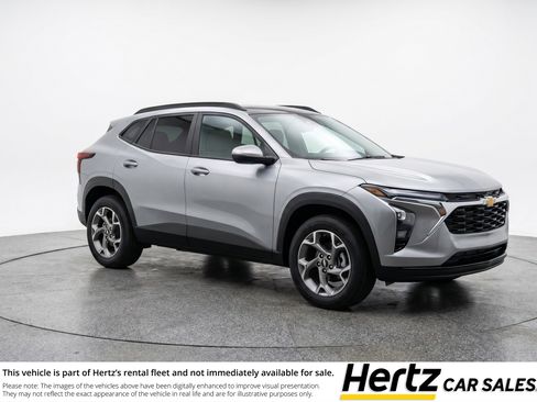 Used 2025 Chevrolet Trax LT FWD image 1