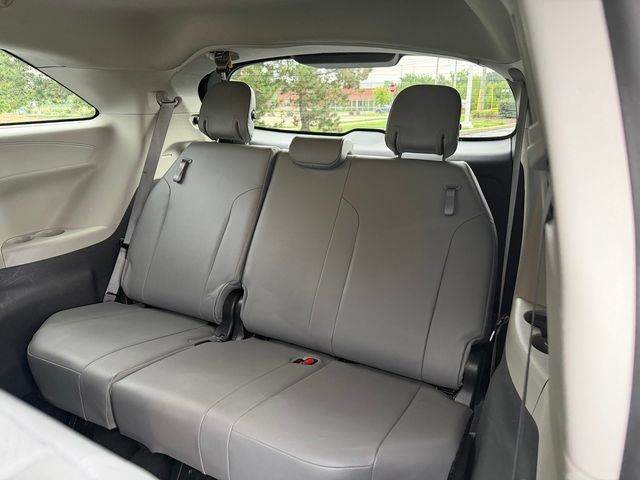 Certified 2022 Toyota Sienna XLE FWD image 16