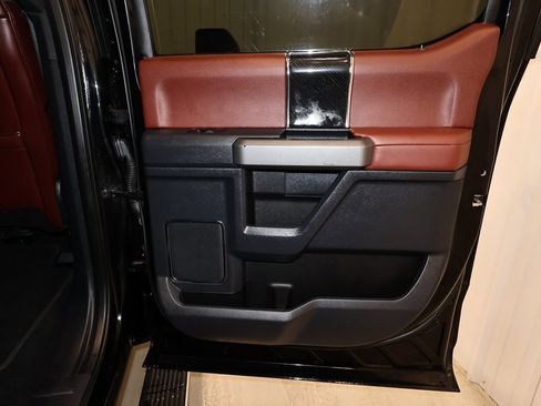 Certified 2022 Ford F450 Platinum w/ FX4 Off-Road Package image 19