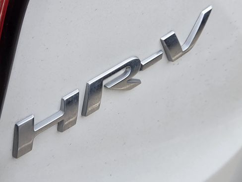 Used 2021 Honda HR-V LX image 11