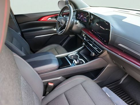 Used 2024 Chevrolet Traverse Z71 AWD/4WD image 30