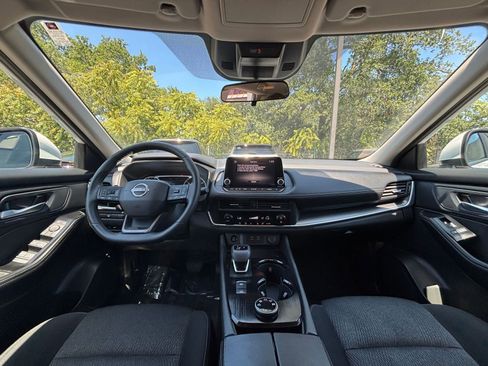 Used 2025 Nissan Rogue SV AWD/4WD image 35