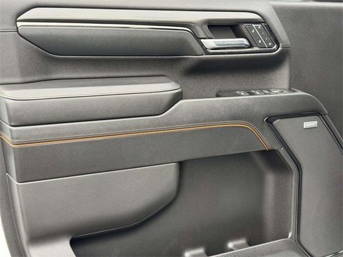 Used 2024 GMC Sierra 2500 AT4 w/ AT4 Premium Plus Package image 11