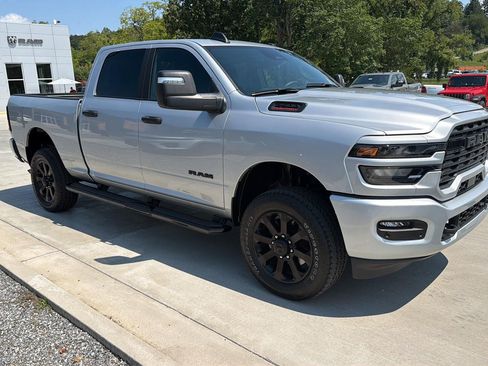 Used 2026 RAM 2500 Big Horn AWD/4WD image 2