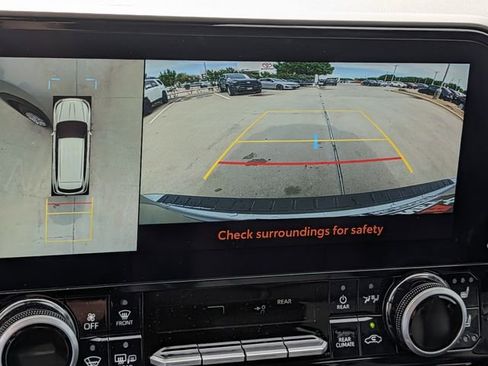Used 2024 Toyota Highlander Limited FWD image 19