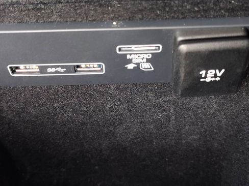 Used 2019 Land Rover Range Rover Velar R-Dynamic SE image 5