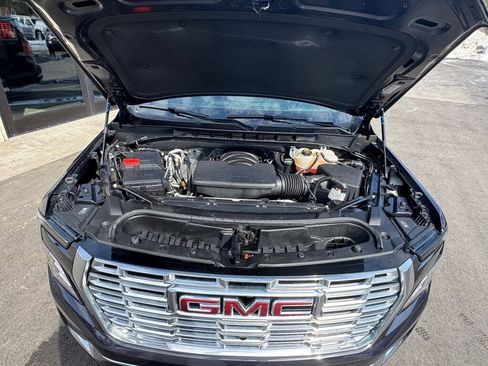 Used 2025 GMC Yukon Denali w/ Sun & Power Step Package AWD/4WD image 10