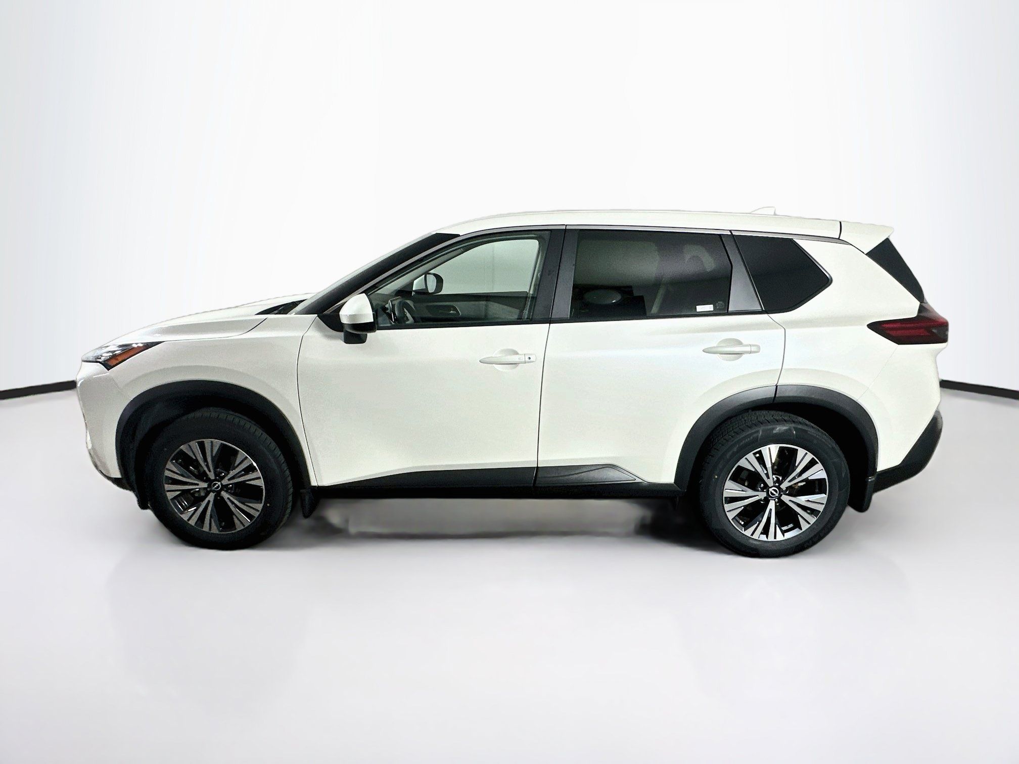 Used 2023 Nissan Rogue SV FWD image 4