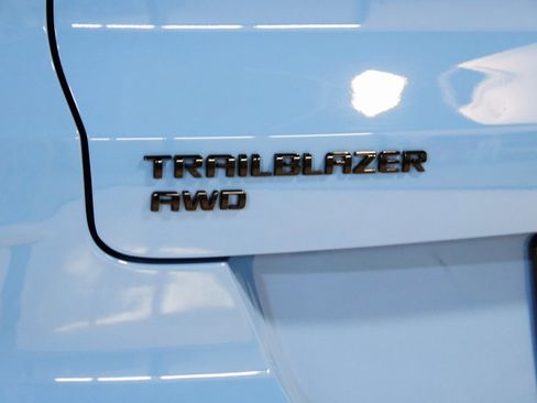 Used 2023 Chevrolet TrailBlazer RS w/ Sun and Liftgate Package image 7