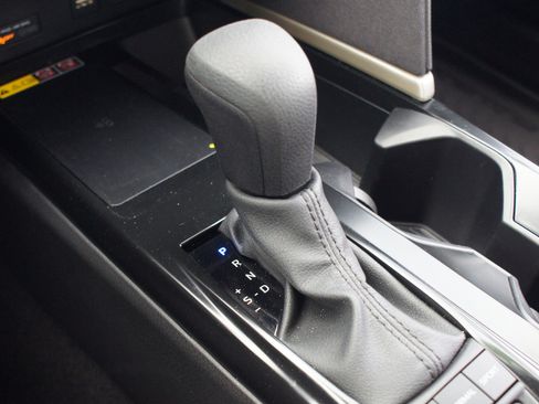 Used 2025 Toyota Camry LE w/ Convenience Package FWD image 12