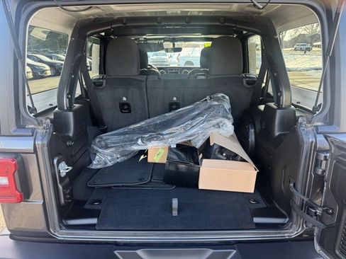 Used 2022 Jeep Wrangler Unlimited Sahara w/ Cold Weather Group image 10