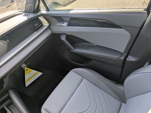 New 2026 Volkswagen Tiguan SE R-Line FWD image 17