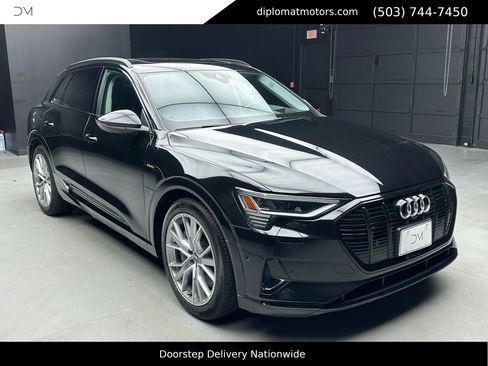 Used 2021 Audi e-tron Prestige image 11