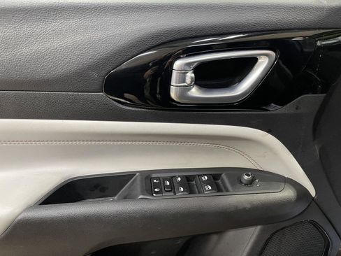 Used 2023 Jeep Compass Limited image 14