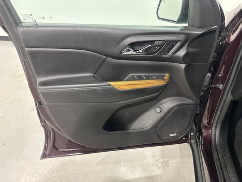 Used 2017 GMC Acadia Denali w/ Technology Package AWD/4WD image 13
