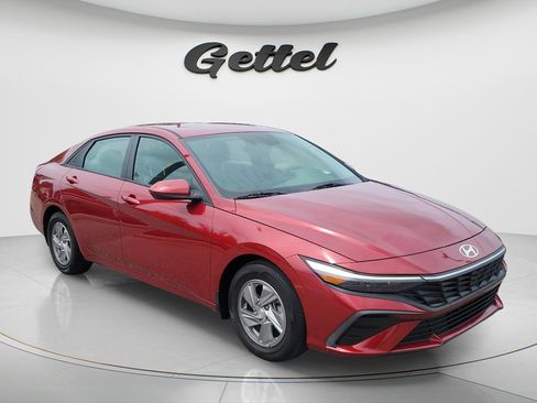 Used 2024 Hyundai Elantra SE FWD image 3