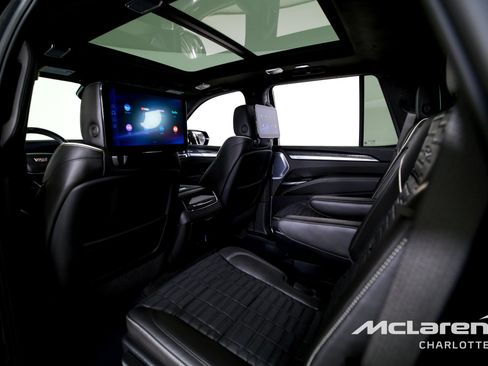 Used 2025 Cadillac Escalade V AWD/4WD image 19