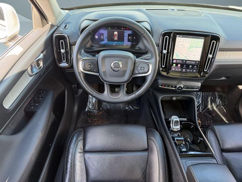 Used 2023 Volvo XC40 B5 Plus AWD/4WD image 29