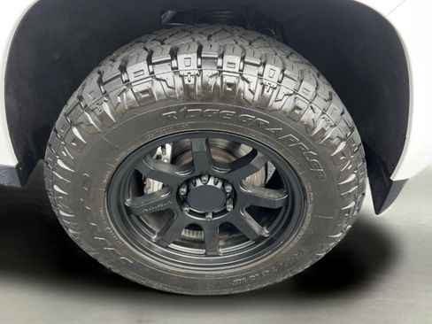 Used 2024 Chevrolet Colorado LT w/ LT Convenience Package III image 13