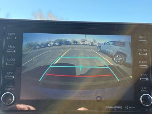 Used 2021 Toyota Highlander LE AWD/4WD image 5