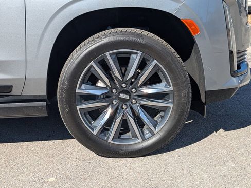 Used 2024 Cadillac Escalade ESV Sport w/ Touring Package image 10