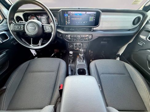 Used 2025 Jeep Gladiator Sport AWD/4WD image 12