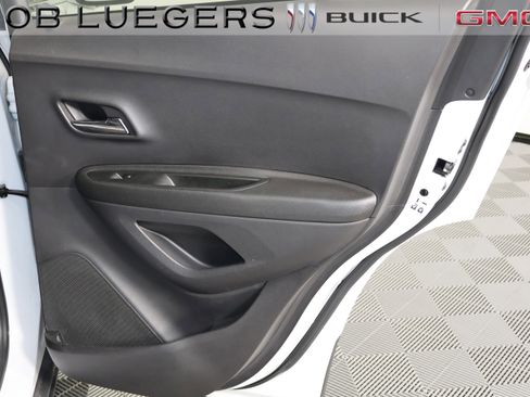 Used 2020 Chevrolet Trax LT image 14