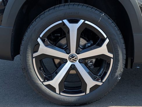 New 2026 Volkswagen Taos SEL image 5