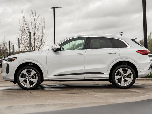 Certified 2025 Audi Q5 Premium w/ Premium Plus AWD/4WD image 5
