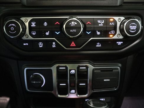 Used 2021 Jeep Gladiator Sport image 26