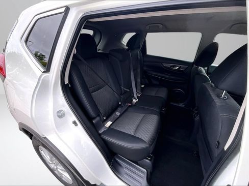 Used 2017 Nissan Rogue SV AWD/4WD image 28