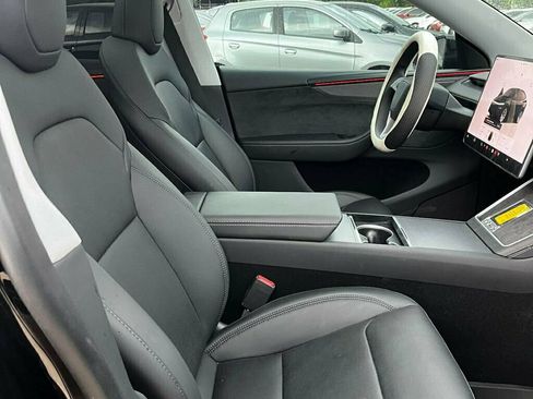 Used 2026 Tesla Model Y Long Range RWD image 39