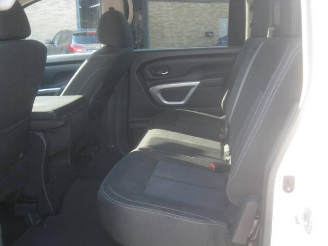 Used 2018 Nissan Titan SV AWD/4WD image 12