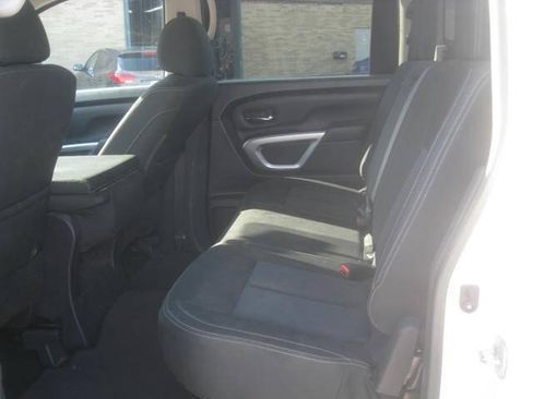 Used 2018 Nissan Titan SV AWD/4WD image 12