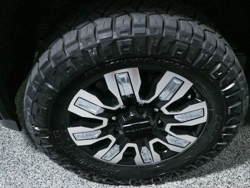 Used 2024 GMC Sierra 2500 Denali w/ Denali Reserve Package AWD/4WD image 11