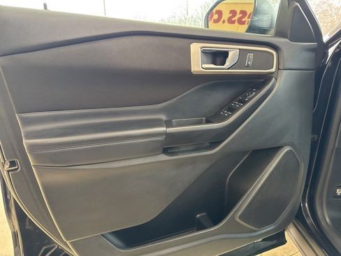 Used 2020 Ford Explorer XLT image 14