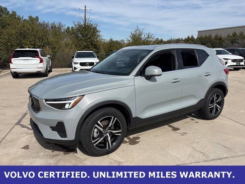 Certified 2025 Volvo XC40 B5 Core image 1