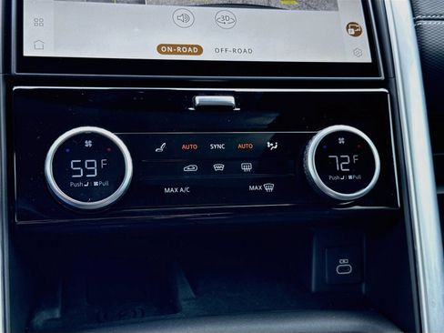 Used 2025 Land Rover Discovery Dynamic SE AWD/4WD image 36