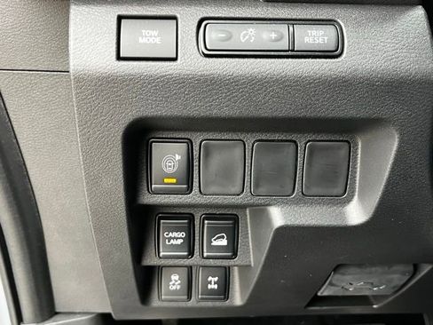 Used 2025 Nissan Frontier PRO-4X image 14