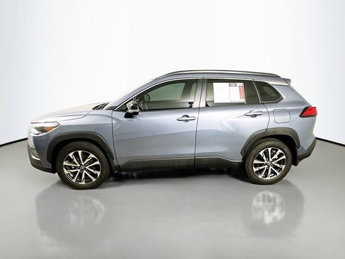 Used 2025 Toyota Corolla Cross XLE w/ Convenience Package FWD image 5