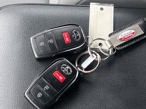 Used 2024 Toyota Tacoma TRD Off-Road image 12