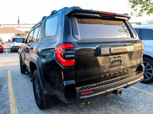 Used 2025 Toyota 4Runner SR5 AWD/4WD image 10