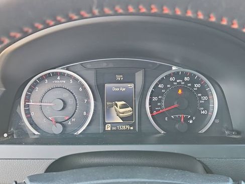 Used 2015 Toyota Camry XSE image 19