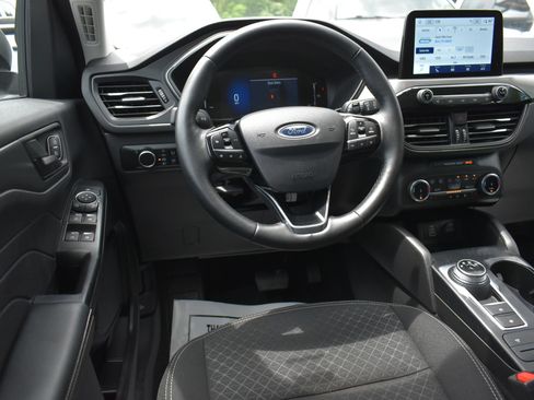 Used 2025 Ford Escape Active AWD/4WD image 17