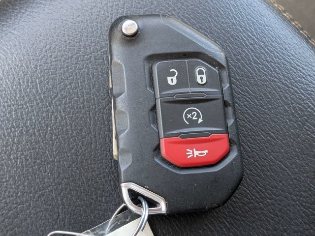 Used 2024 Jeep Wrangler Unlimited Sahara AWD/4WD image 33
